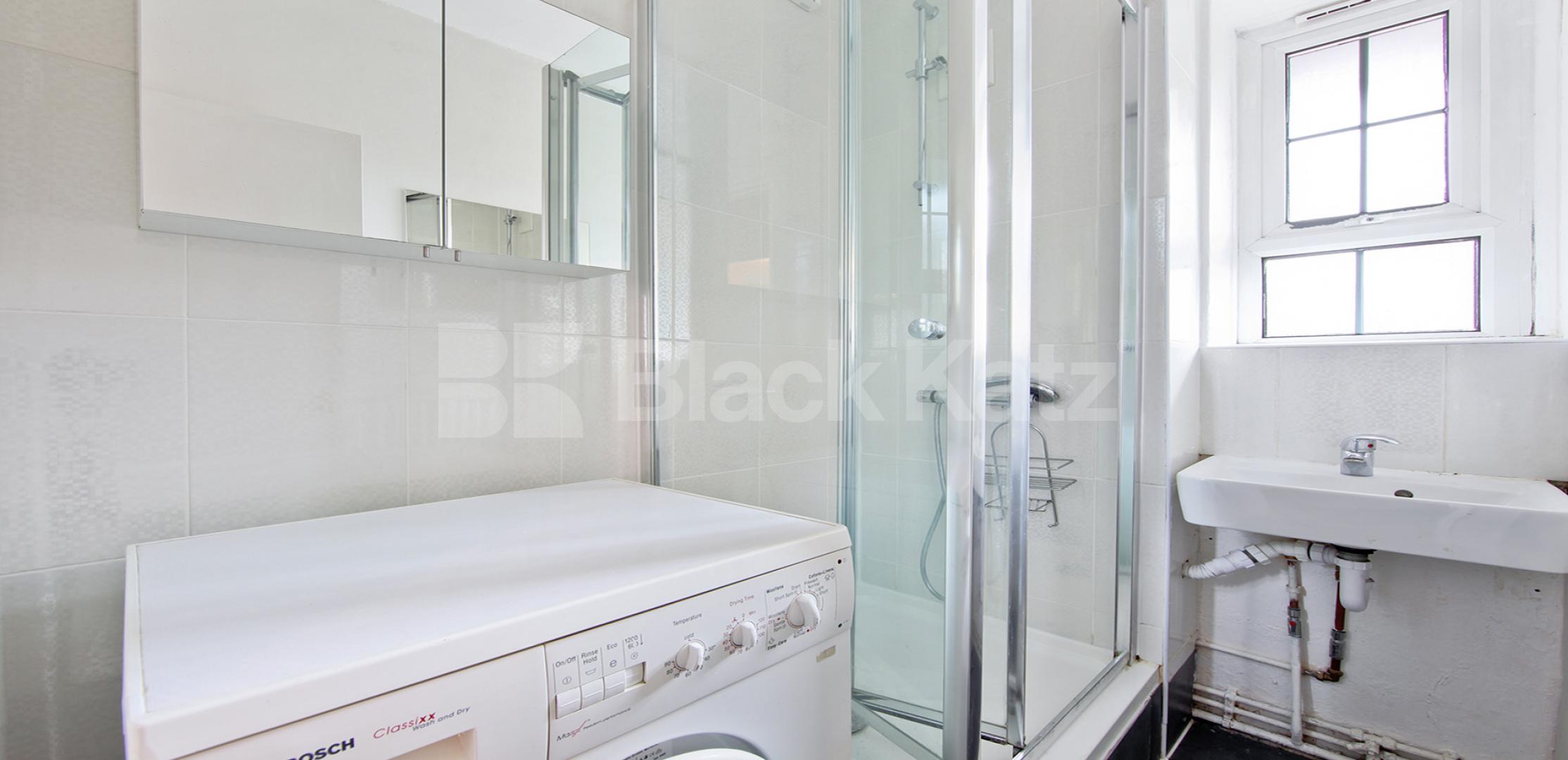 			LET , 3 Bedroom, 1 bath, 1 reception Apartment			 Mawbey Road, SE1